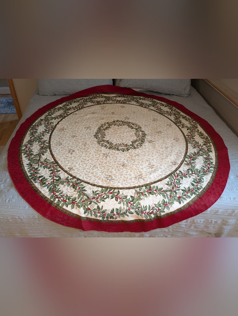 70" Dia. Holly Berry Pattern Damask Tablecloth